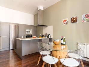 Refrigerador, microondas, horno y lavavajillas 