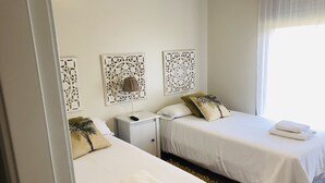 2 habitaciones, tabla de planchar con plancha, wifi y ropa de cama