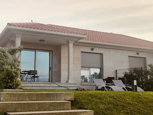 House with garden next to the beach (Areabrava) - Hío