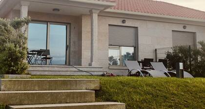 House with garden next to the beach (Areabrava) - Hío