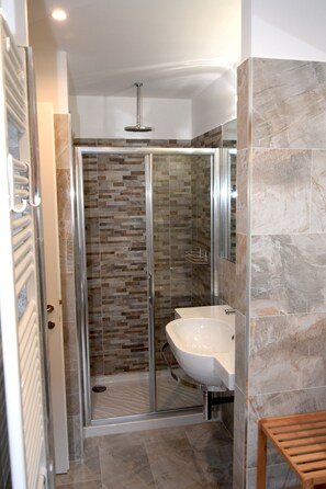 Shower, hair dryer, bidet, towels - MARTY GUEST HOUSE VENICE (Venezia)