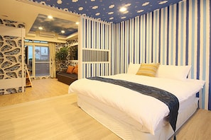 Escritorio, cortinas blackout y wifi gratis 