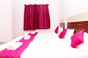 Triple Room | In-room safe, rollaway beds, free WiFi