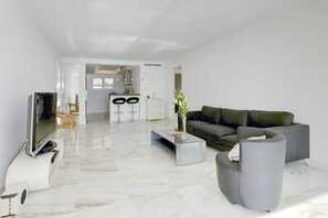 Smart-TV, Videothek, Stereoanlage
