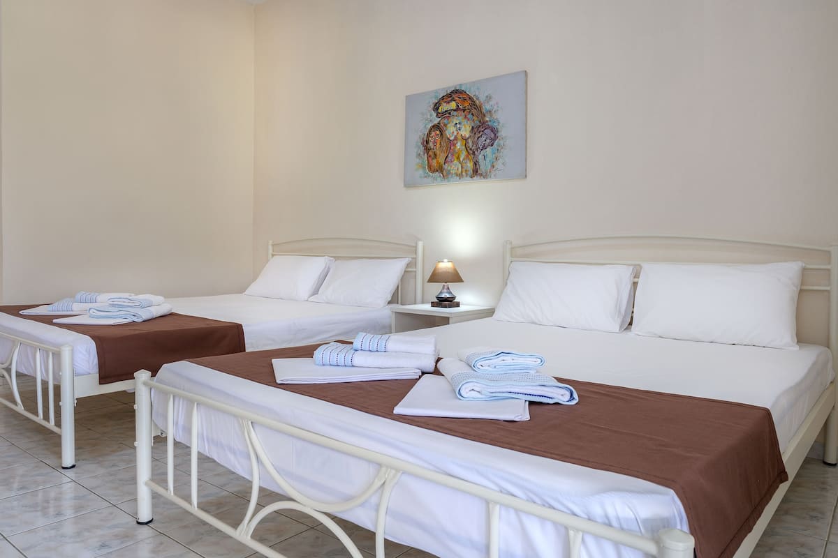 1 habitación, escritorio, wifi gratis y ropa de cama