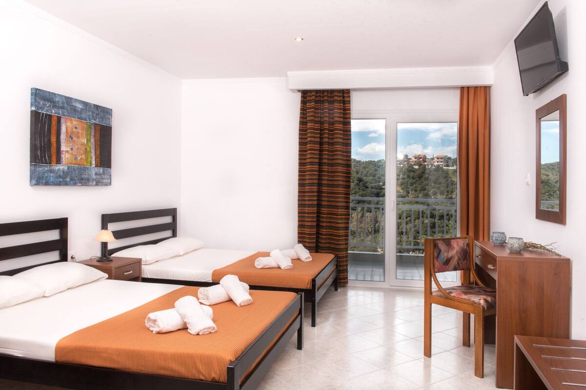 1 habitación, escritorio, wifi gratis y ropa de cama