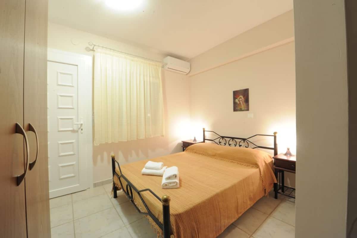 1 habitación, escritorio, wifi gratis y ropa de cama