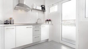 Microwave, coffee/tea maker, cookware/dishes/utensils