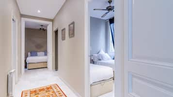 3 bedrooms, iron/ironing board, free internet, bed sheets