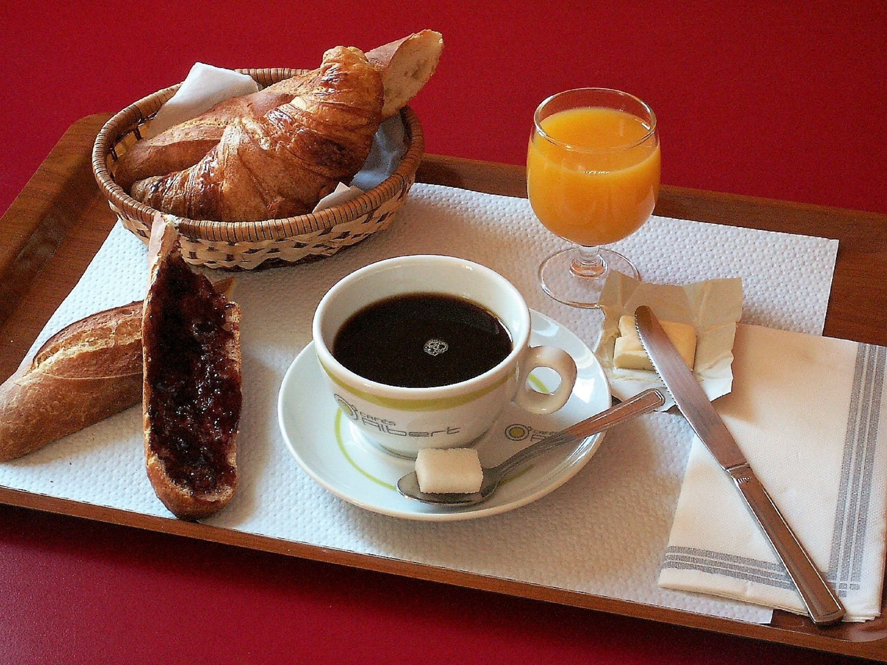 daily continental breakfast (eur 9.50 per person)