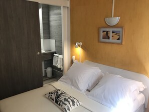 Décoration personnalisée, bureau, Wi-Fi gratuit, draps fournis