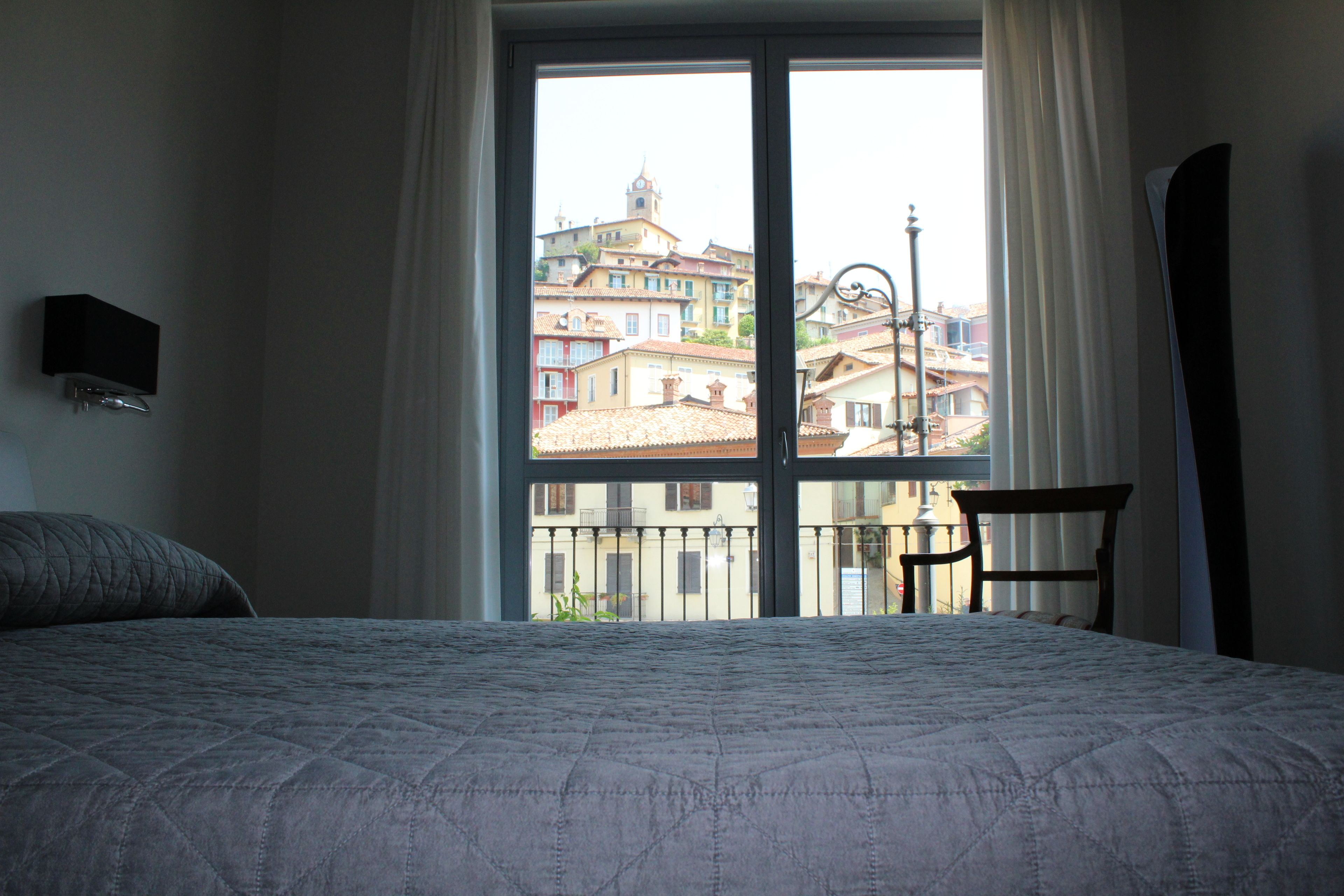 single room | desk, laptop workspace, soundproofing, free wifi