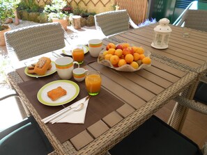 Free daily buffet breakfast - B&B Five Roma (Rome)