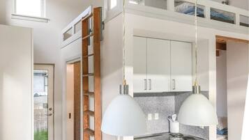 Fridge, stovetop, coffee/tea maker