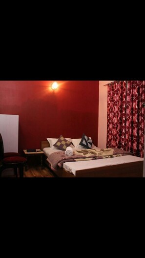 Habitación superior, 1 cama doble | Wifi gratis