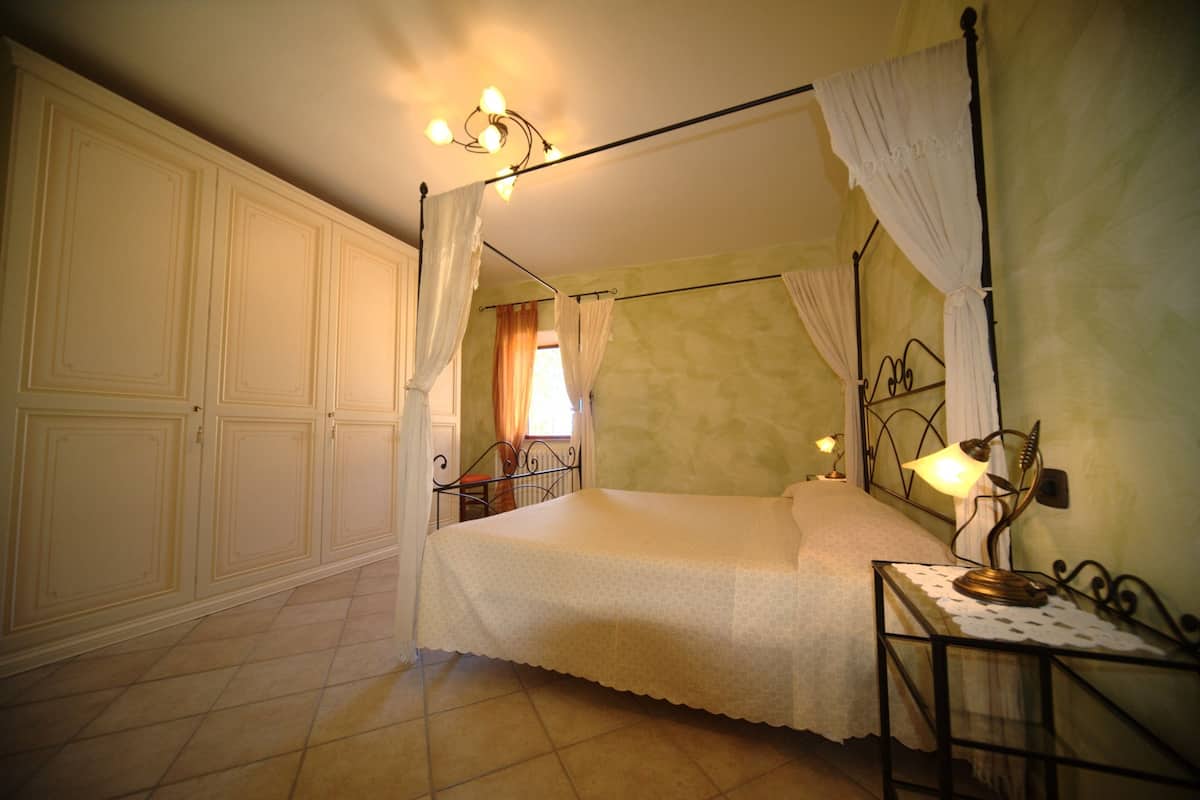 Apartment, 1 Bedroom (first floor) | 1 bedroom, premium bedding, desk, blackout drapes