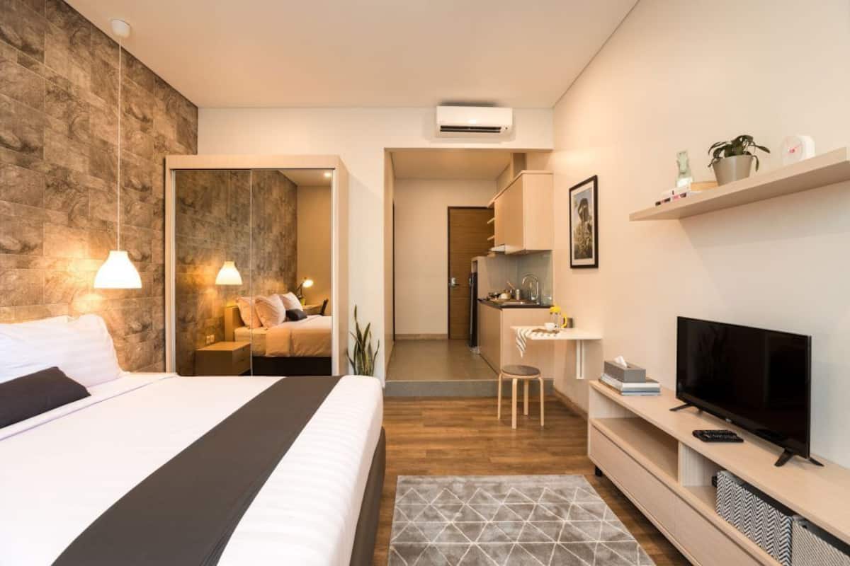 Superior Studio Suite | In-room safe, desk, soundproofing, iron/ironing board