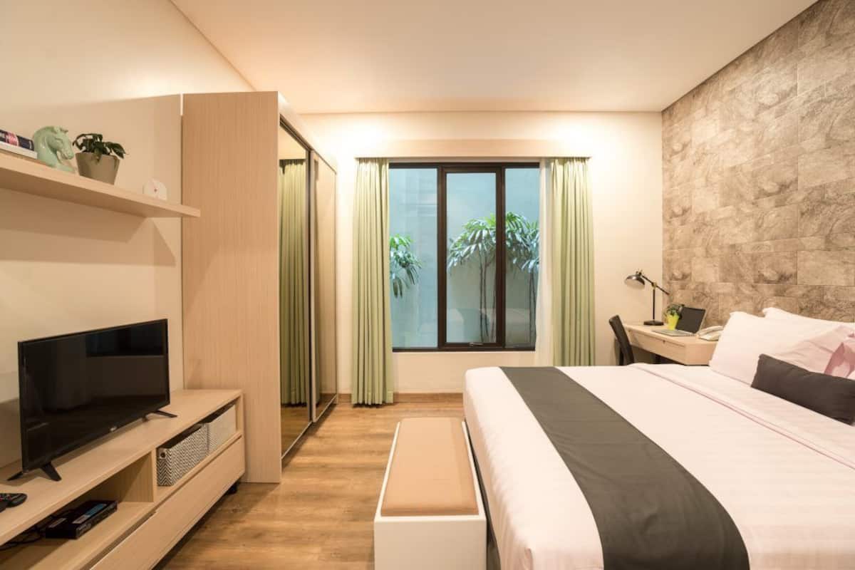 Economy Studio Suite | In-room safe, desk, soundproofing, iron/ironing board