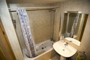 Apartment | Bathroom