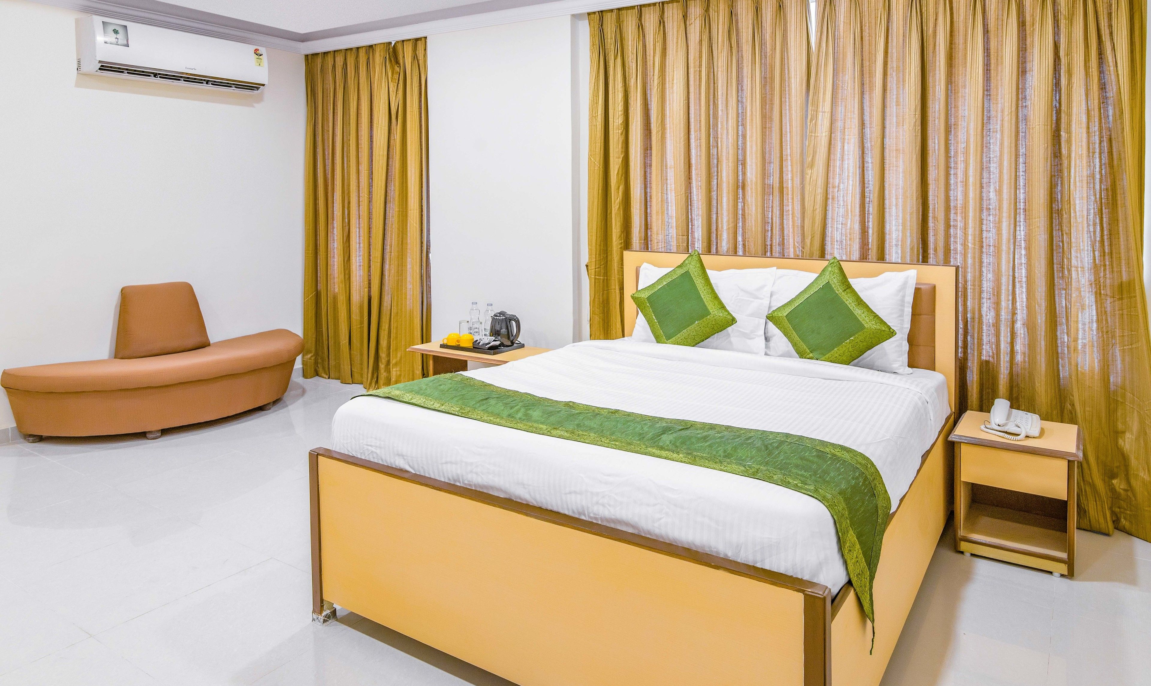 Deluxe Room | Rollaway beds, free WiFi