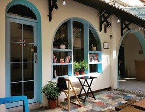 Exterior - KHA Hostel & Cafe (Ho Chi Minh City)