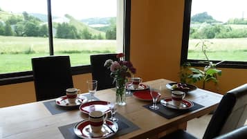 Sarapan ala kontinental setiap hari dengan biaya tambahan