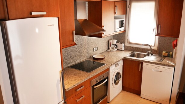 Apartment, 2 Bedrooms | Private kitchen | Coffee/tea maker, full-size fridge, microwave, oven - Vitivola Euro Àtic (Encamp)