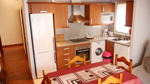 Apartment, 2 Bedrooms | Private kitchen | Coffee/tea maker, full-size fridge, microwave, oven - Vitivola Euro Àtic (Encamp)