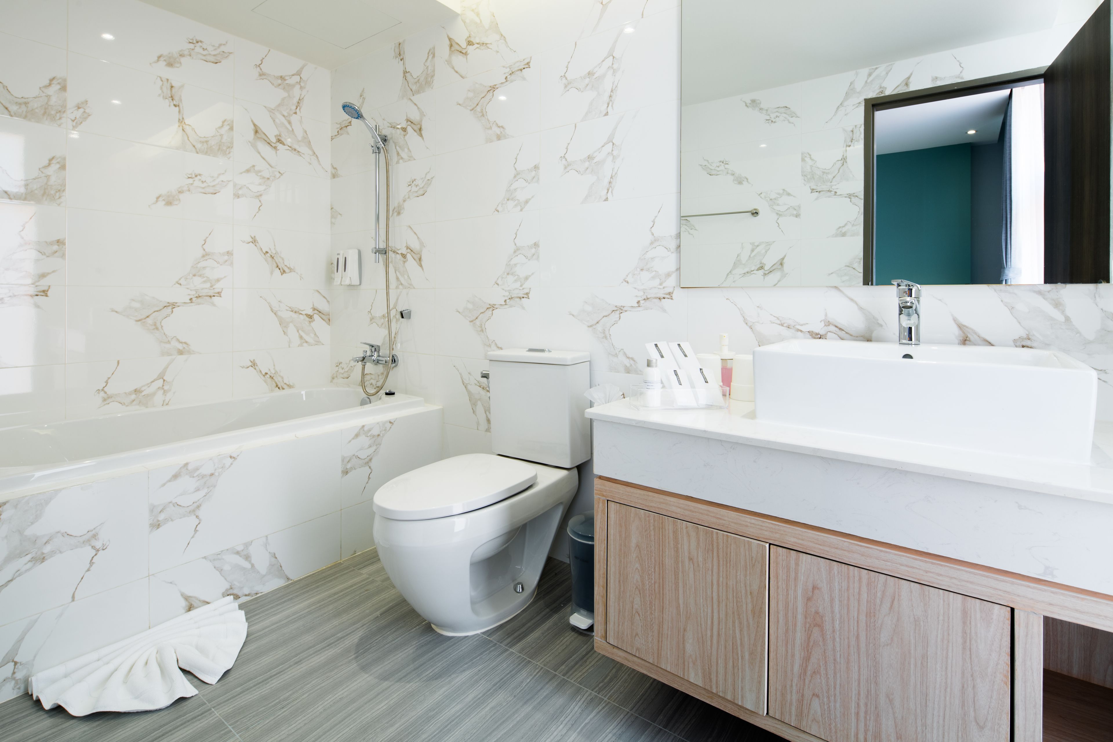 executive room, bathtub | bathroom | shower, eco-friendly toiletries, hair dryer, slippers