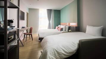 Executive King Bed, Bathtub | In-room safe, desk, laptop workspace, blackout curtains