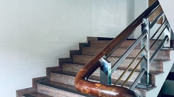 Minibar, Schreibtisch, Verdunkelungsvorhänge, Zustellbetten