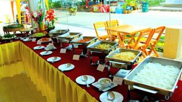 Päivittäinen buffetaamiainen (180 THB per henkilö)