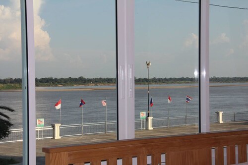 Thatphanom River View Hotel