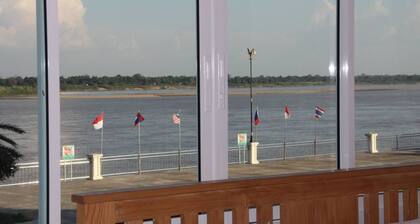 Thatphanom River View Hotel