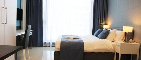 Standard Apartment, 1 Bedroom, Private Bathroom | Premium bedding, in-room safe, desk, soundproofing