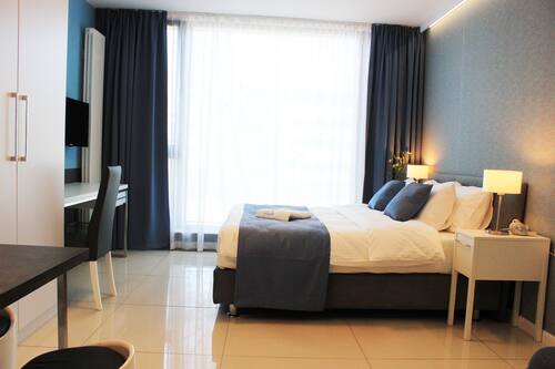 Standard Apartment, 1 Bedroom, Private Bathroom | Premium bedding, in-room safe, desk, soundproofing