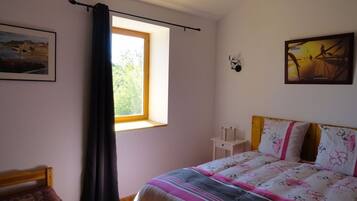 Comfort Double Room | Desk, soundproofing, free WiFi, bed sheets