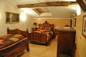 Family Double Room | Desk, soundproofing, free WiFi, bed sheets - Ferme Passion (Saint-Trivier-sur-Moignans)