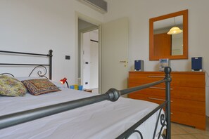 Apartment | 1 bedroom, iron/ironing board, rollaway beds, free WiFi - Eagle View Apartment (Bologna)