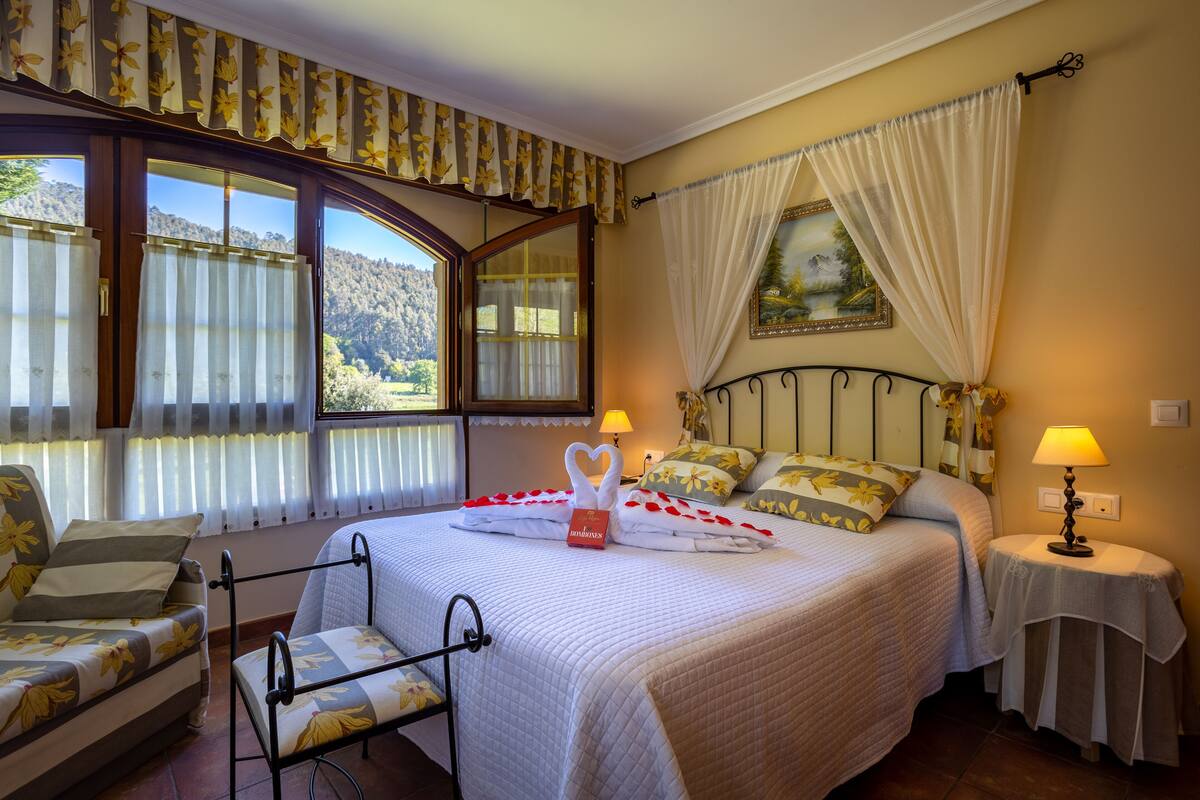 Superior Double Room, Ensuite | Blackout curtains, free WiFi, bed sheets