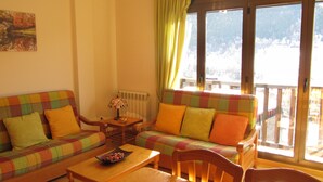 Apartment, 2 Bedrooms | Living room - Vitivola Júlia 4-6 (El Tarter)