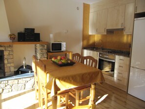 Apartment, 2 Bedrooms | In-room dining