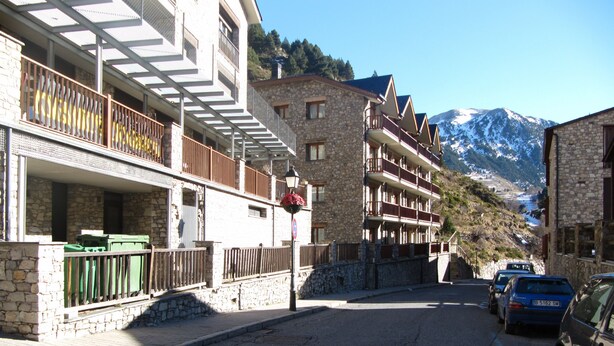 Property entrance - Vitivola Júlia 4-6 (El Tarter)