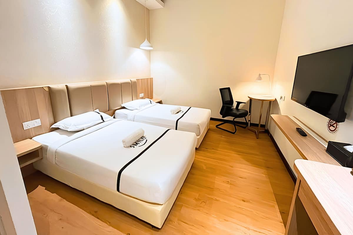 Twin Room | Desk, iron/ironing board (on request), WiFi (free)