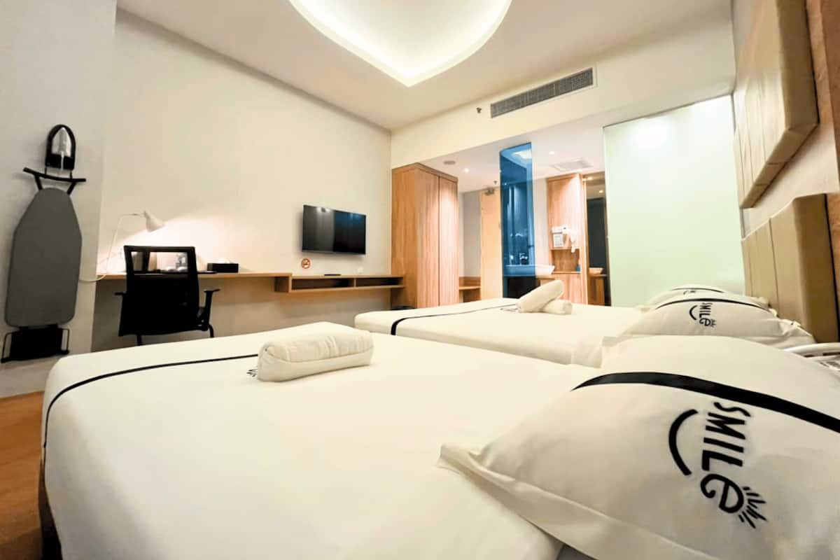 Triple Room | Desk, iron/ironing board (on request), WiFi (free)