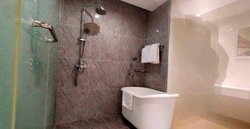 Suite presidencial | Baño | Secador de pelo, toallas, jabón y champú