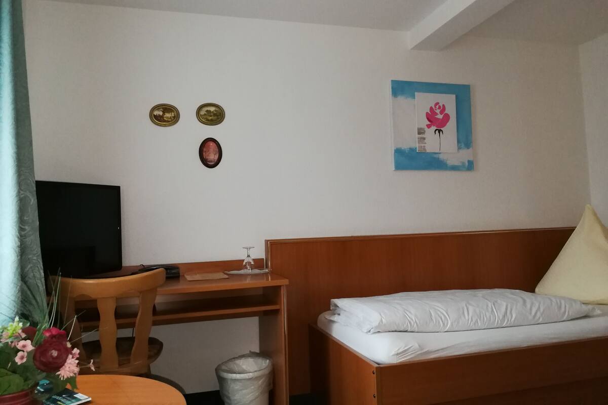 Single Room | In-room safe, desk, rollaway beds, free WiFi