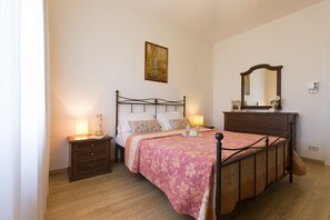 Superior Villa, 2 Bedrooms | 1 bedroom, iron/ironing board, rollaway beds, free WiFi - Orange Park (Misterbianco)