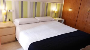 Iron/ironing board, free WiFi, bed sheets