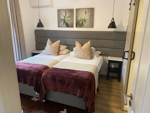 Apartamento, 2 quartos (Vilaroux 9) | 1 quarto, cofres nos quartos, escrivaninha